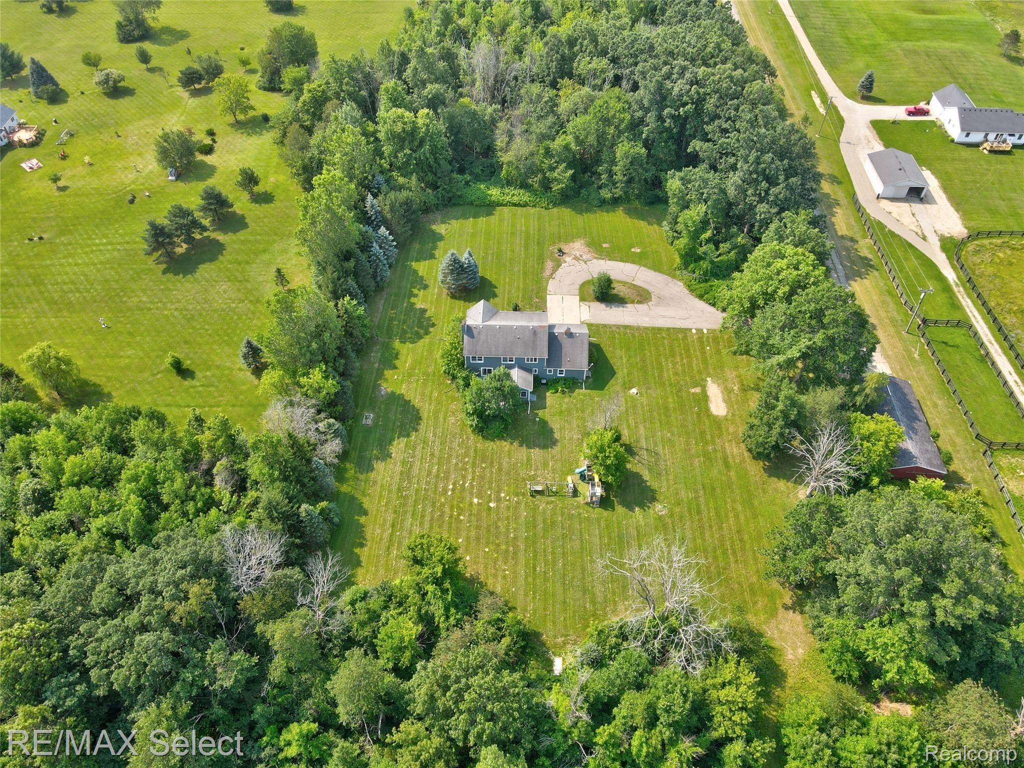 3816 Davison Road Lapeer, MI 48446 - Photo 8 of 46 3816 Davison Rd 011.jpg