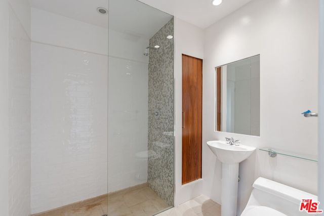 $7,500 | 5669 Tuxedo Terrace, Los Angeles, CA 90068