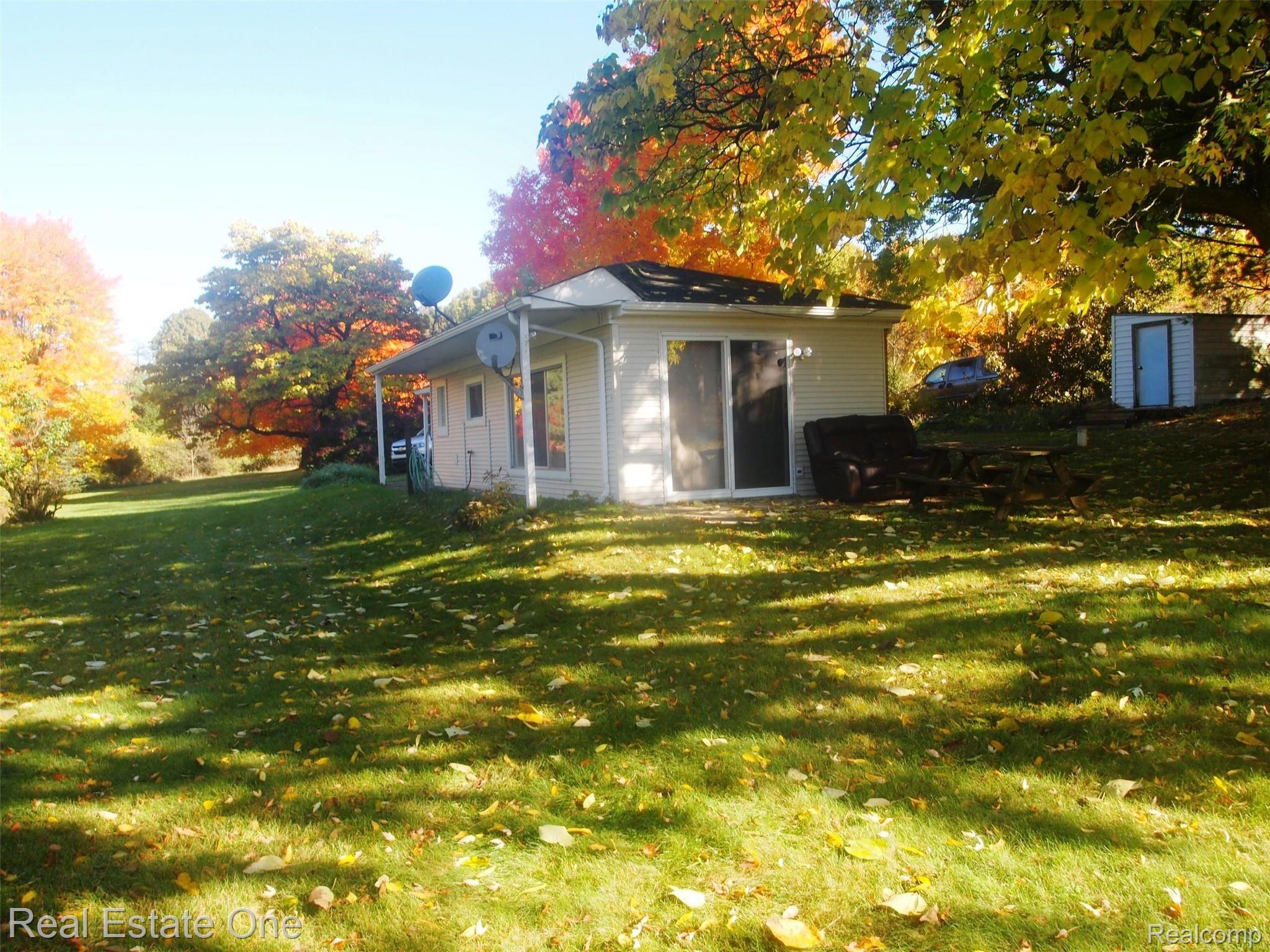 2105 Lone Tree Road Milford, MI 48380 - Photo 16 of 25 P1018390.JPG