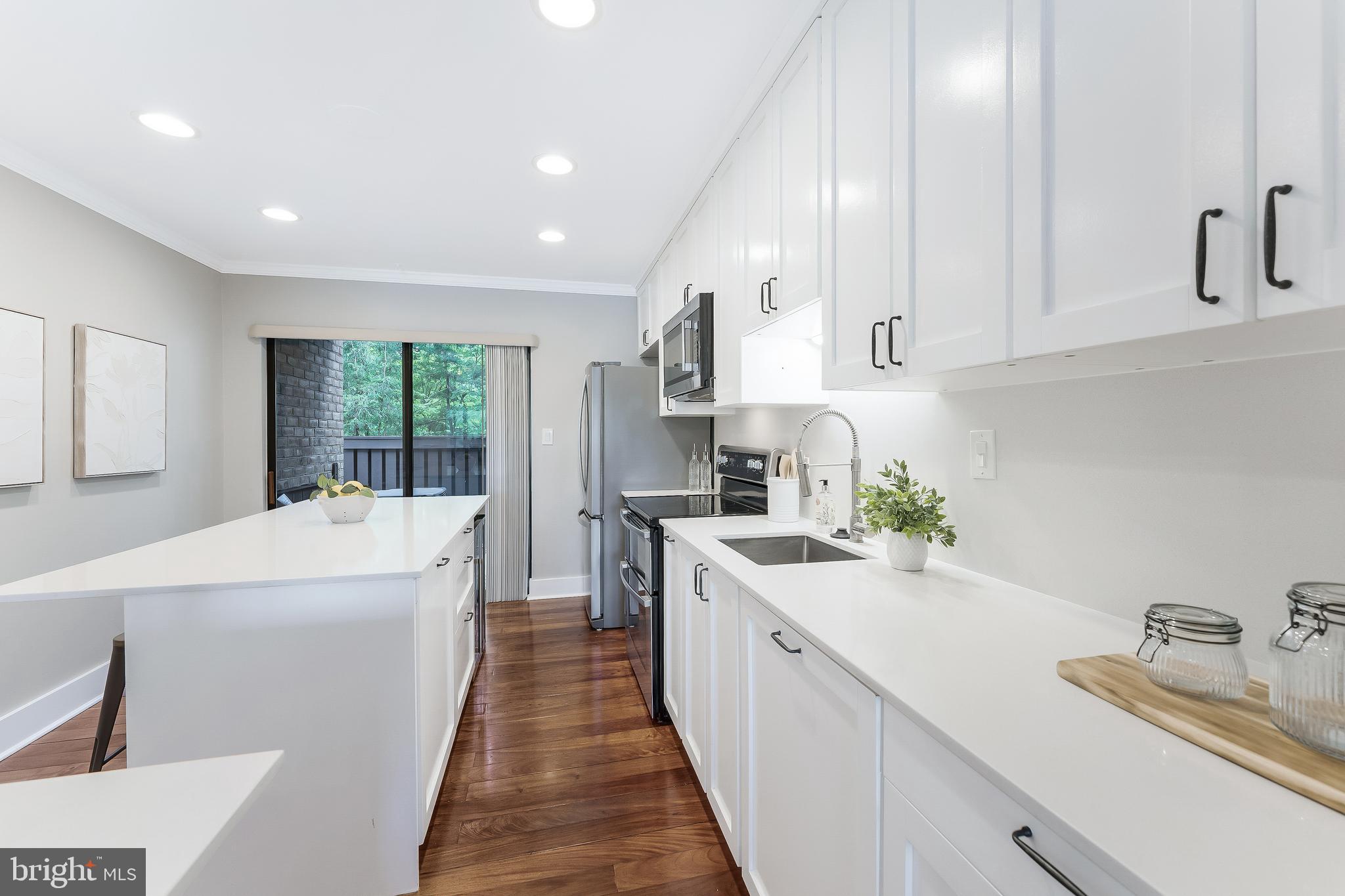2003 Lakebreeze Way Reston, VA 20191 - Photo 19 of 89