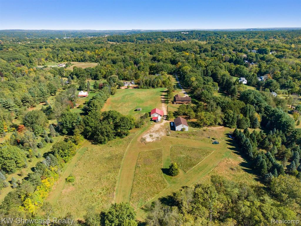 6575 Ridgewood Road Clarkston, MI 48346 - Photo 2 of 58