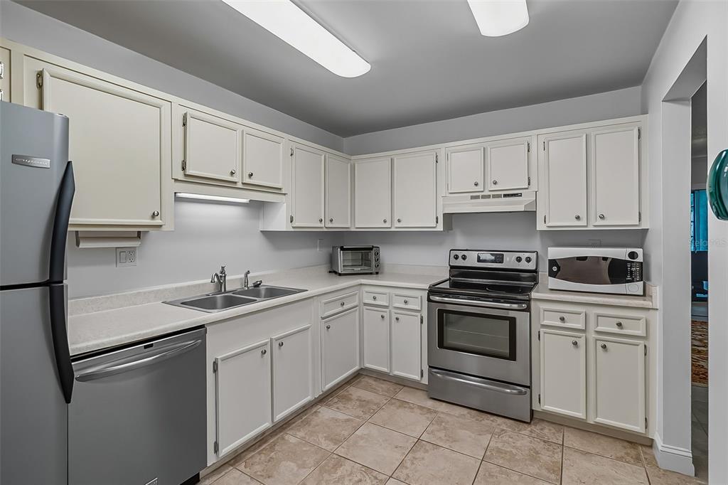2746 Southwest 14th Drive, Unit 2746 Gainesville, FL 32608 - Photo 15 of 41