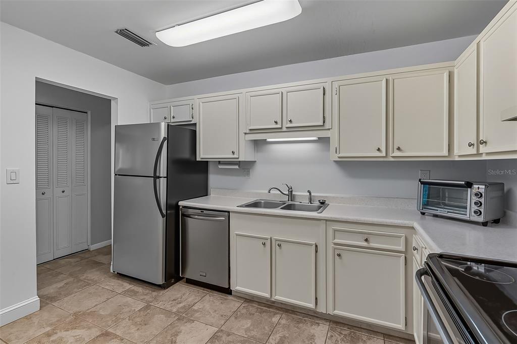 2746 Southwest 14th Drive, Unit 2746 Gainesville, FL 32608 - Photo 16 of 41