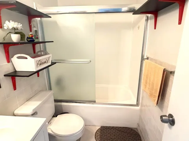 $1,790 | 406 Lakeside Drive, Unit 208, Margate, FL 33063