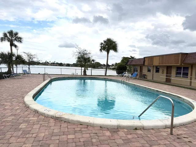 $1,790 | 406 Lakeside Drive, Unit 208, Margate, FL 33063