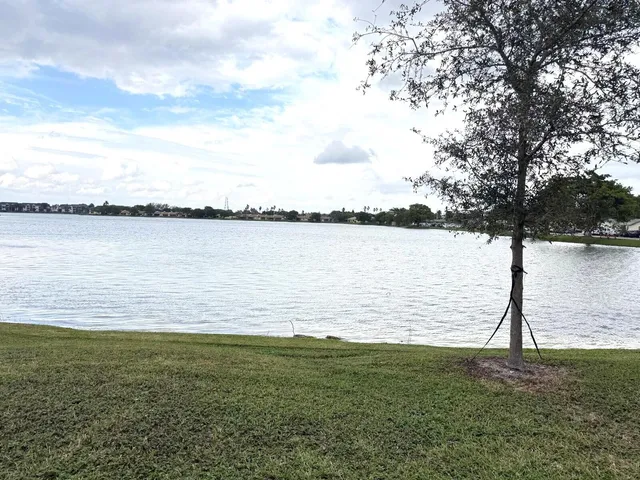 $1,790 | 406 Lakeside Drive, Unit 208, Margate, FL 33063