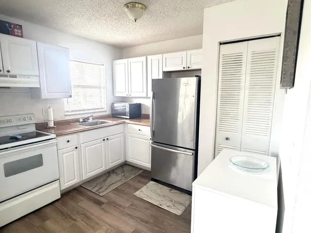 $1,790 | 406 Lakeside Drive, Unit 208, Margate, FL 33063