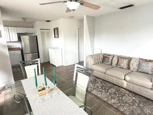 $1,790 | 406 Lakeside Drive, Unit 208, Margate, FL 33063