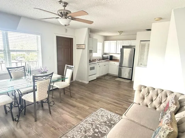 $1,790 | 406 Lakeside Drive, Unit 208, Margate, FL 33063