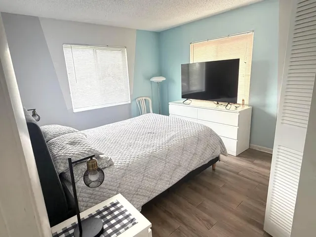 $1,790 | 406 Lakeside Drive, Unit 208, Margate, FL 33063