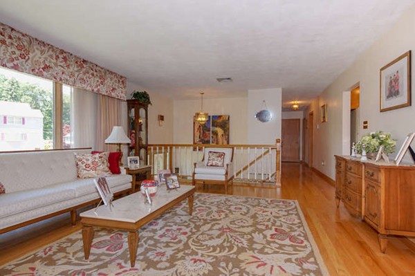 8 Makechnie Road Burlington, MA 01803 - Photo 10 of 30 Gallery Image 10