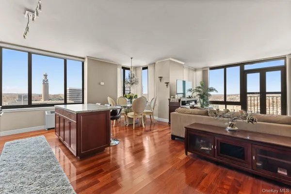 $949,900 | 10 City Place, Unit 16E, White Plains, NY 10601