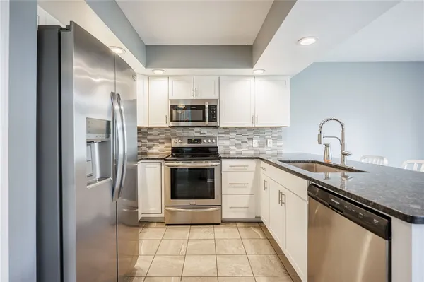 $224,900 | 12 Kettering Drive, Greece, NY 14612