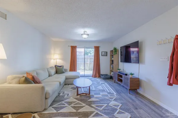 $185,000 | 2299 Scenic Highway, Unit M4, Pensacola, FL 32503