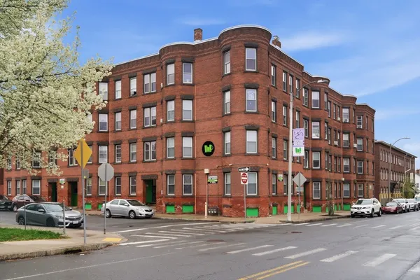 $1,495 | 194 Lyman Street, Unit 3RD FL #15, Holyoke, MA 01040