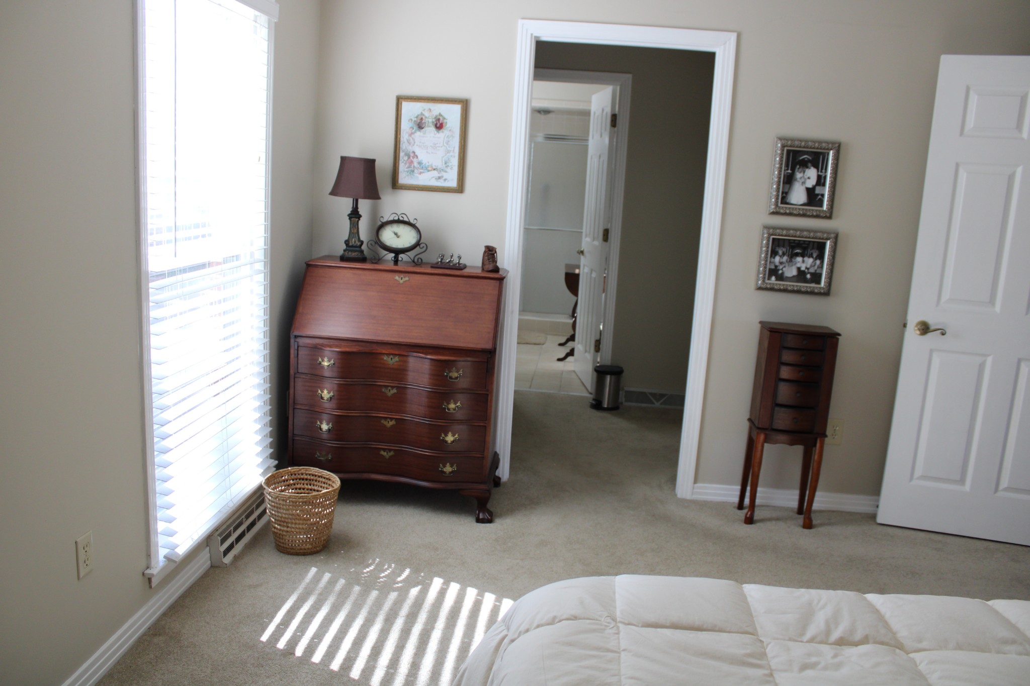 229 Oakland Drive Sparta, TN 38583 - Photo 21 of 26 a living room with furniture and a window