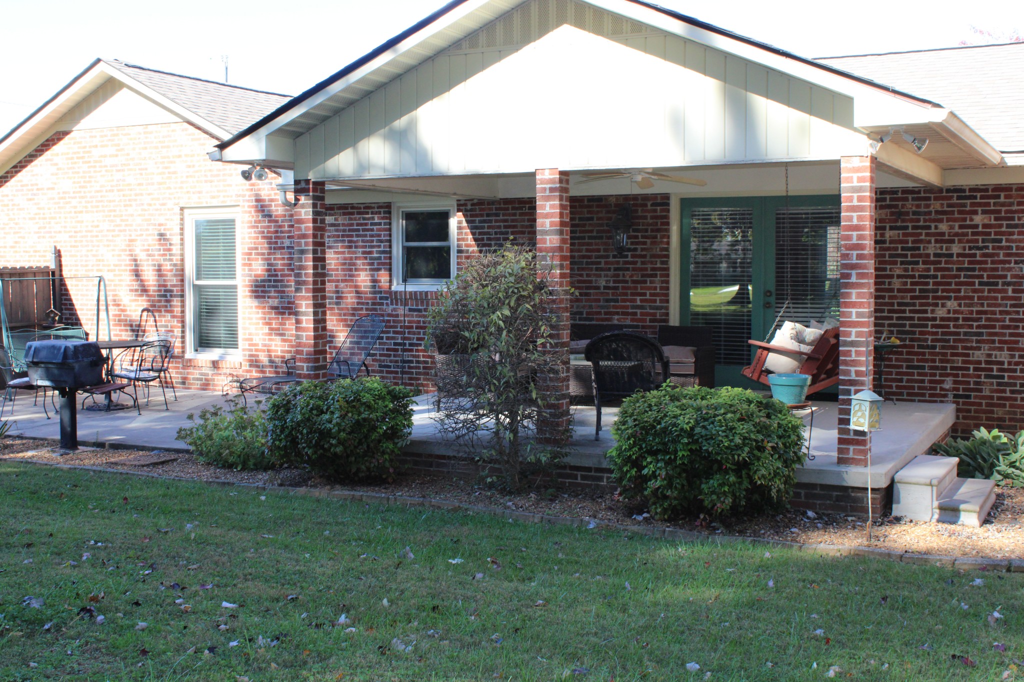 229 Oakland Drive Sparta, TN 38583 - Photo 5 of 26 a front view of a house with garden
