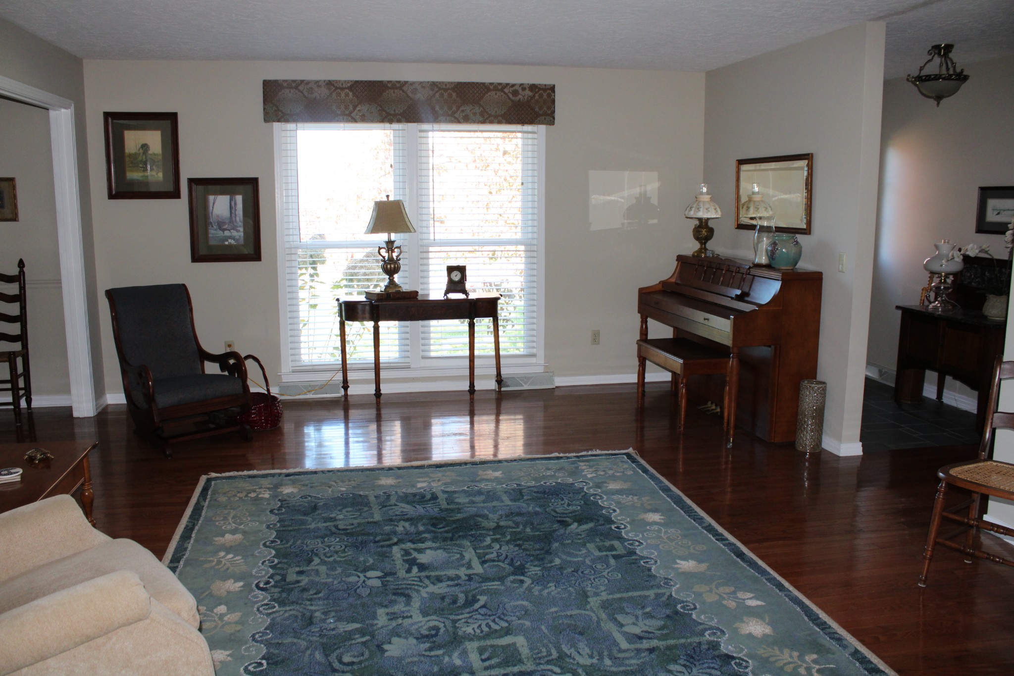 229 Oakland Drive Sparta, TN 38583 - Photo 7 of 26 a living room with furniture and a dining table