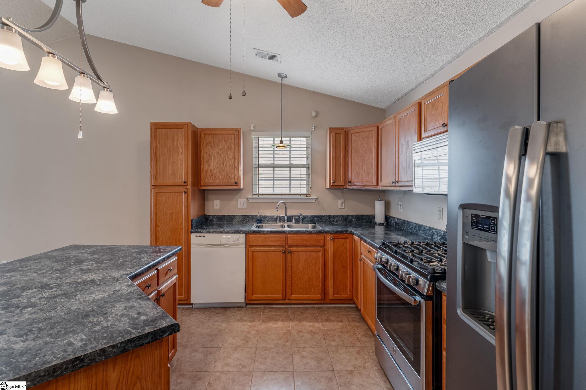 365 Honor Road Duncan, SC 29334 - Photo 8 of 29 Gallery Image 8