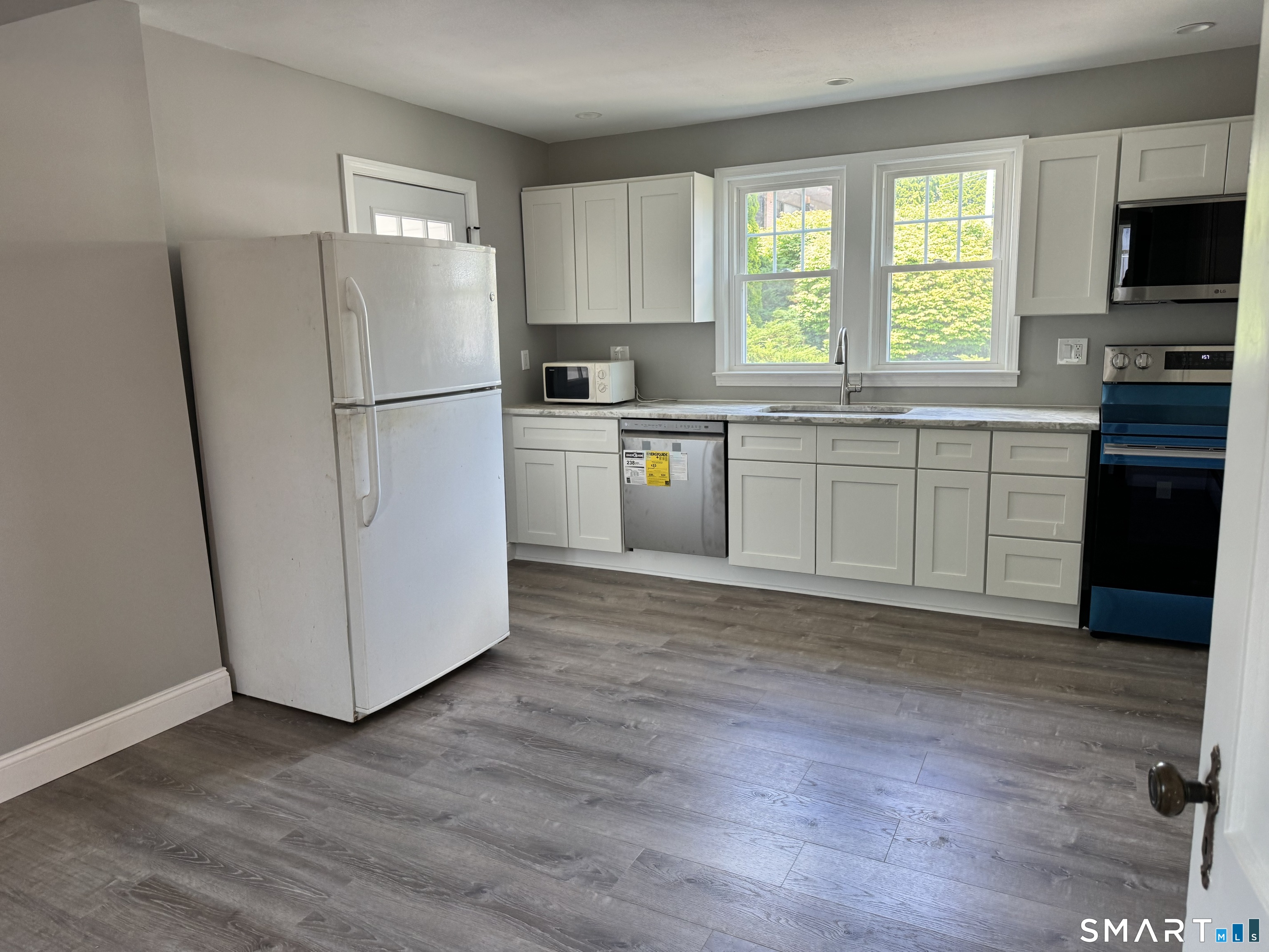 405 Wolcott Road Wolcott, CT 06716 - Photo 4 of 22