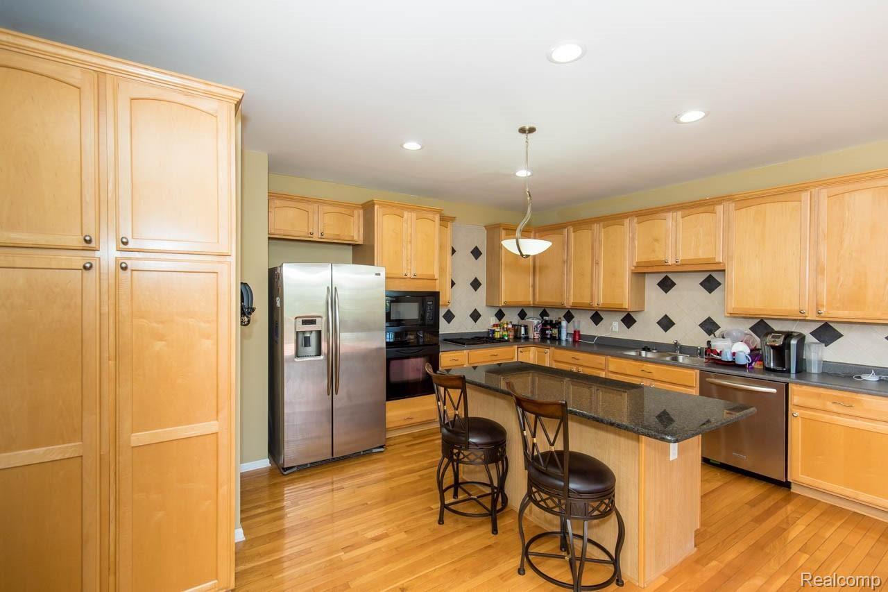 41737 Mitchell Road Novi, MI 48377 - Photo 16 of 53 16.jpg