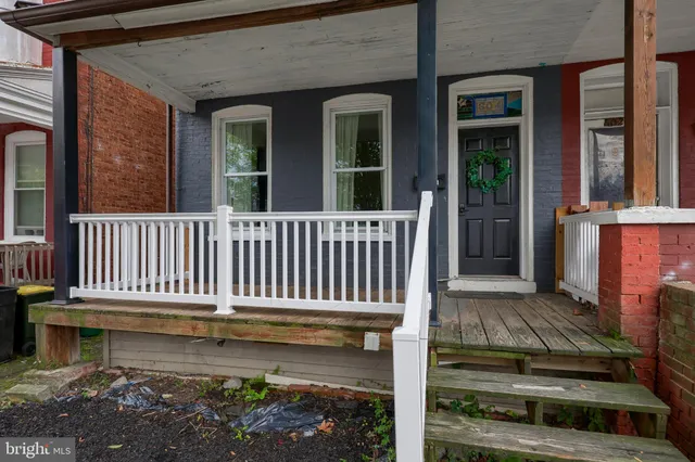 a view of a backyard with plants
