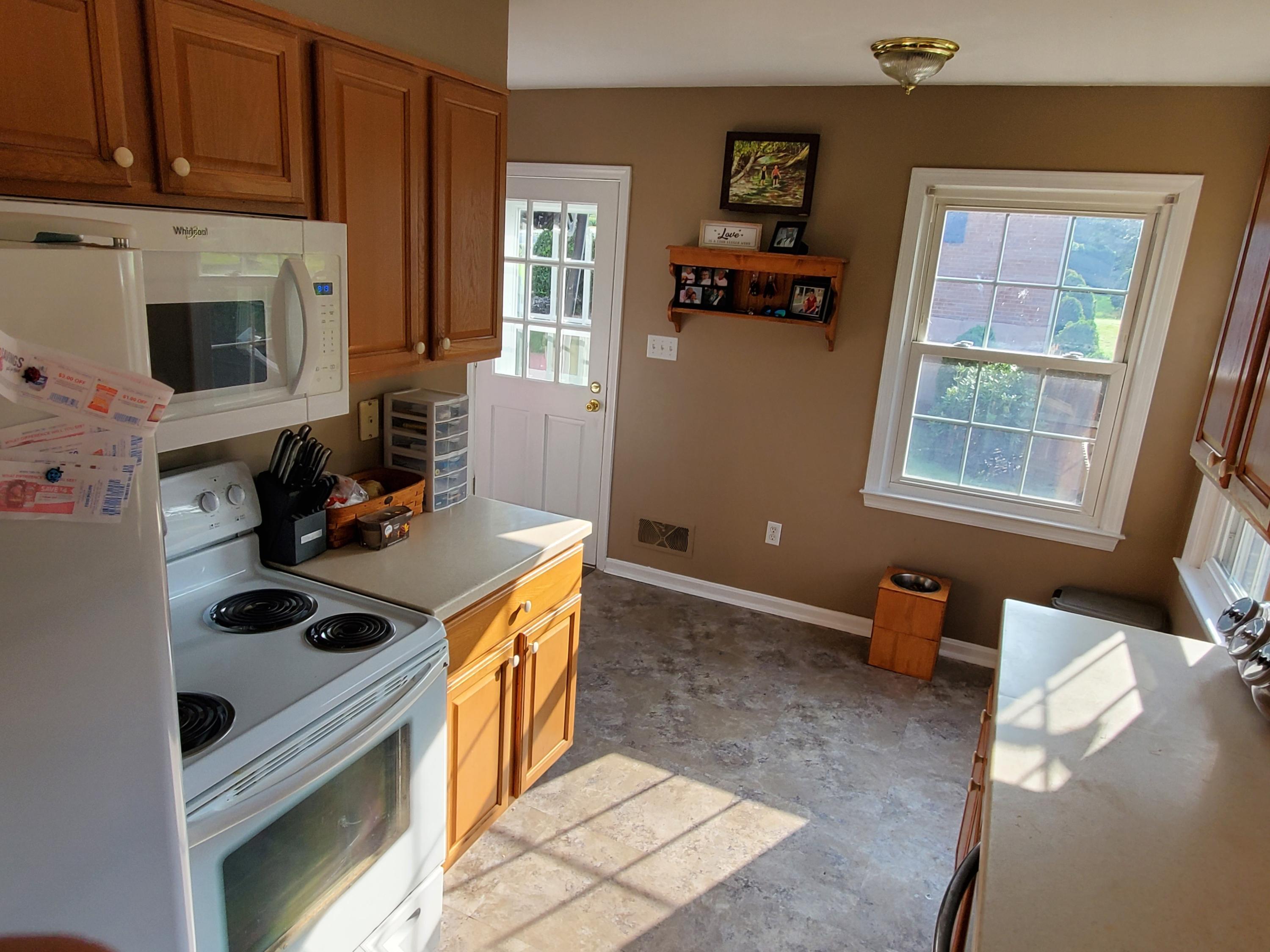 5308 Grandin Rd Extension Roanoke, VA 24018 - Photo 6 of 30 Kitchen