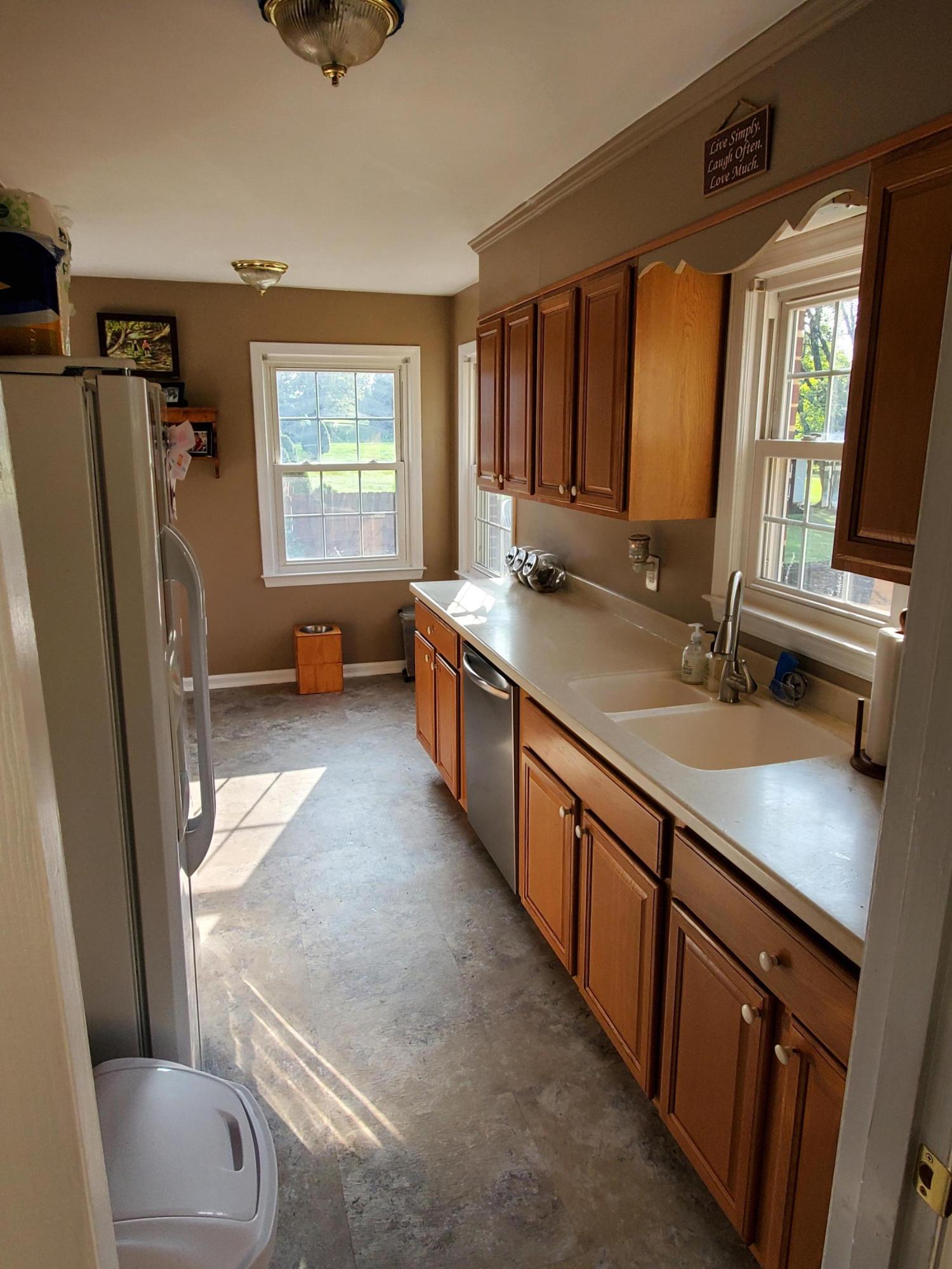 5308 Grandin Rd Extension Roanoke, VA 24018 - Photo 8 of 30 Kitchen