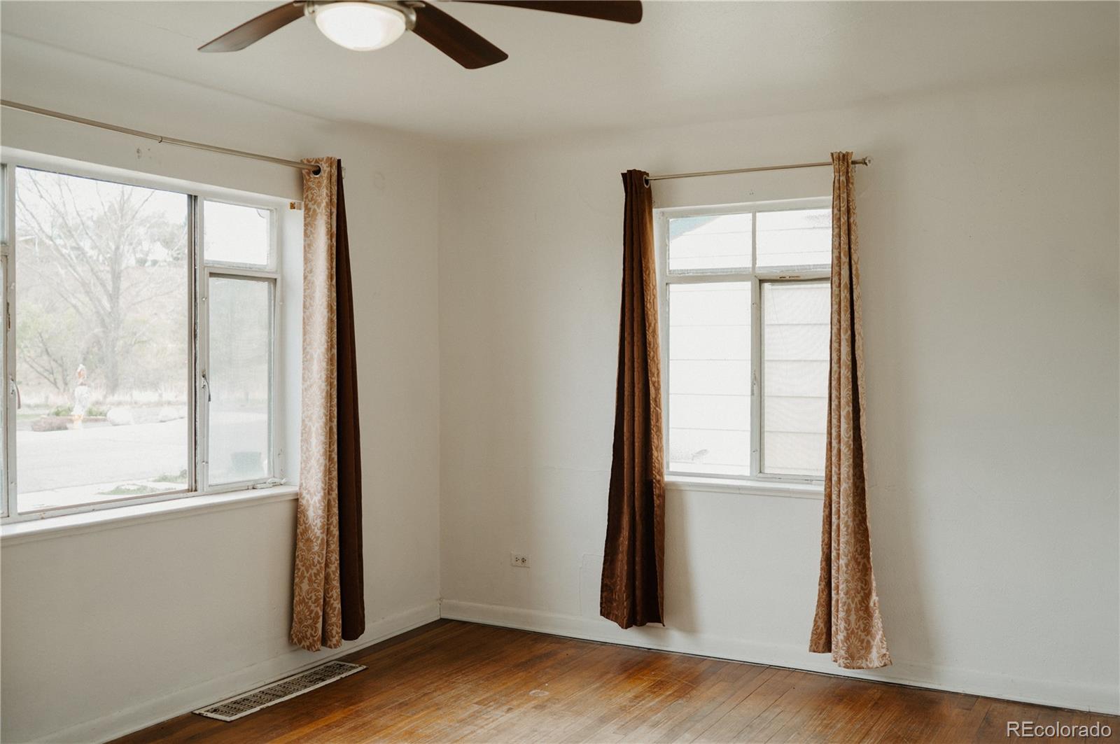 5 Stuart Street Denver, CO 80219 - Photo 3 of 10
