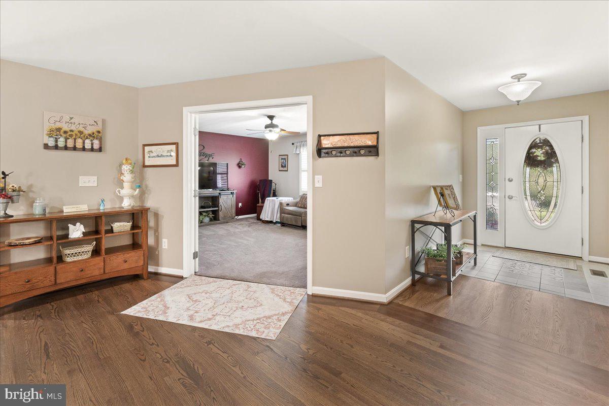 28620 Clarksburg Road Damascus, MD 20872 - Photo 20 of 79 Welcoming Entryway!