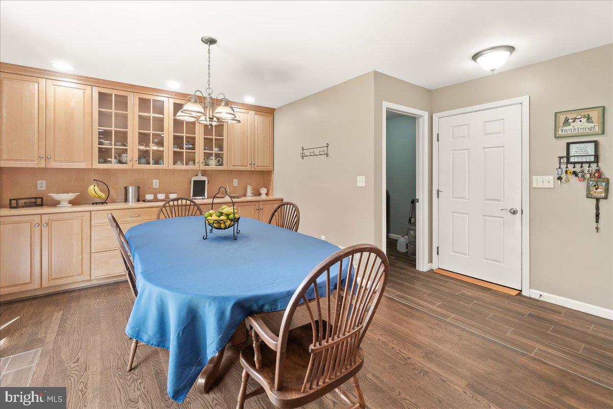 28620 Clarksburg Road Damascus, MD 20872 - Photo 24 of 79 Dining area with Built in Cabinets!