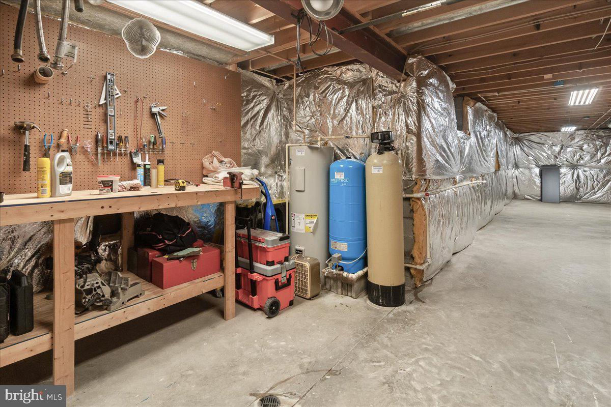 28620 Clarksburg Road Damascus, MD 20872 - Photo 49 of 79 GREAT SPACE for storage and workshop area!
