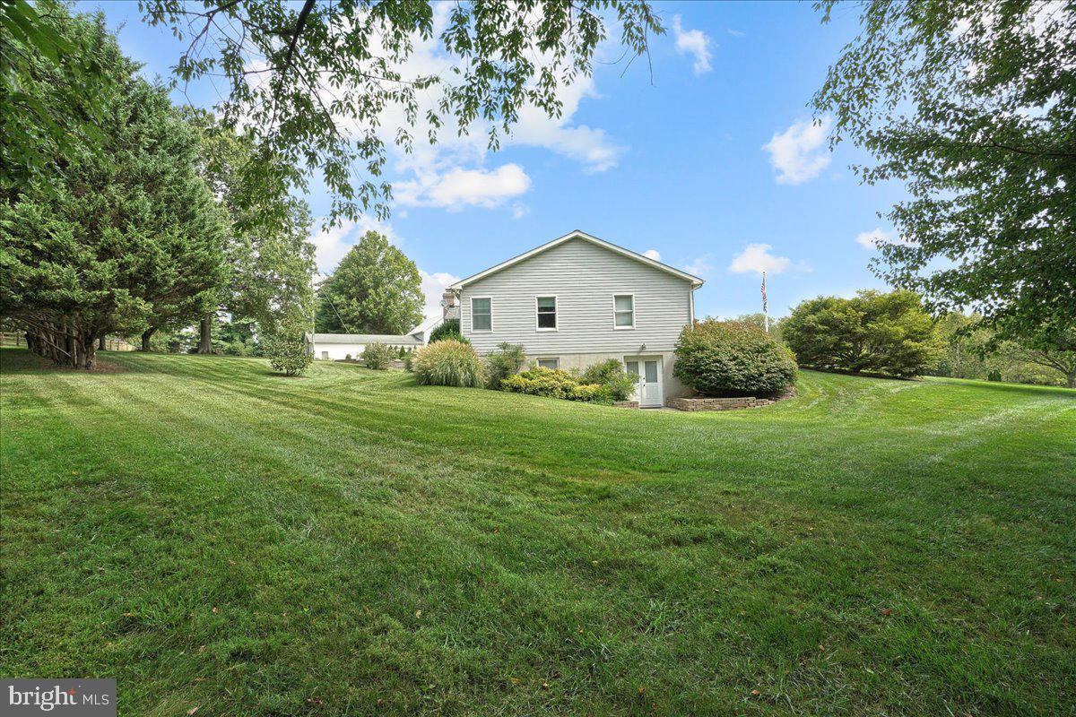 28620 Clarksburg Road Damascus, MD 20872 - Photo 53 of 79 Large Side yard as well!