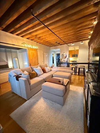 $3,995 | 101 Broad Street, Unit 4D, Boston, MA 02110