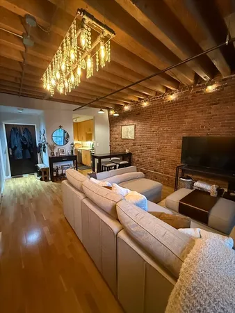 $3,995 | 101 Broad Street, Unit 4D, Boston, MA 02110