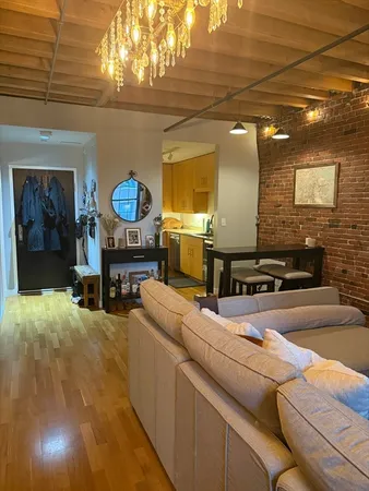 $3,995 | 101 Broad Street, Unit 4D, Boston, MA 02110