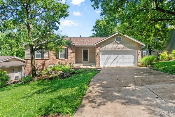 $294,900 | 537 Oak Hill Drive, Lake St. Louis, MO 63367