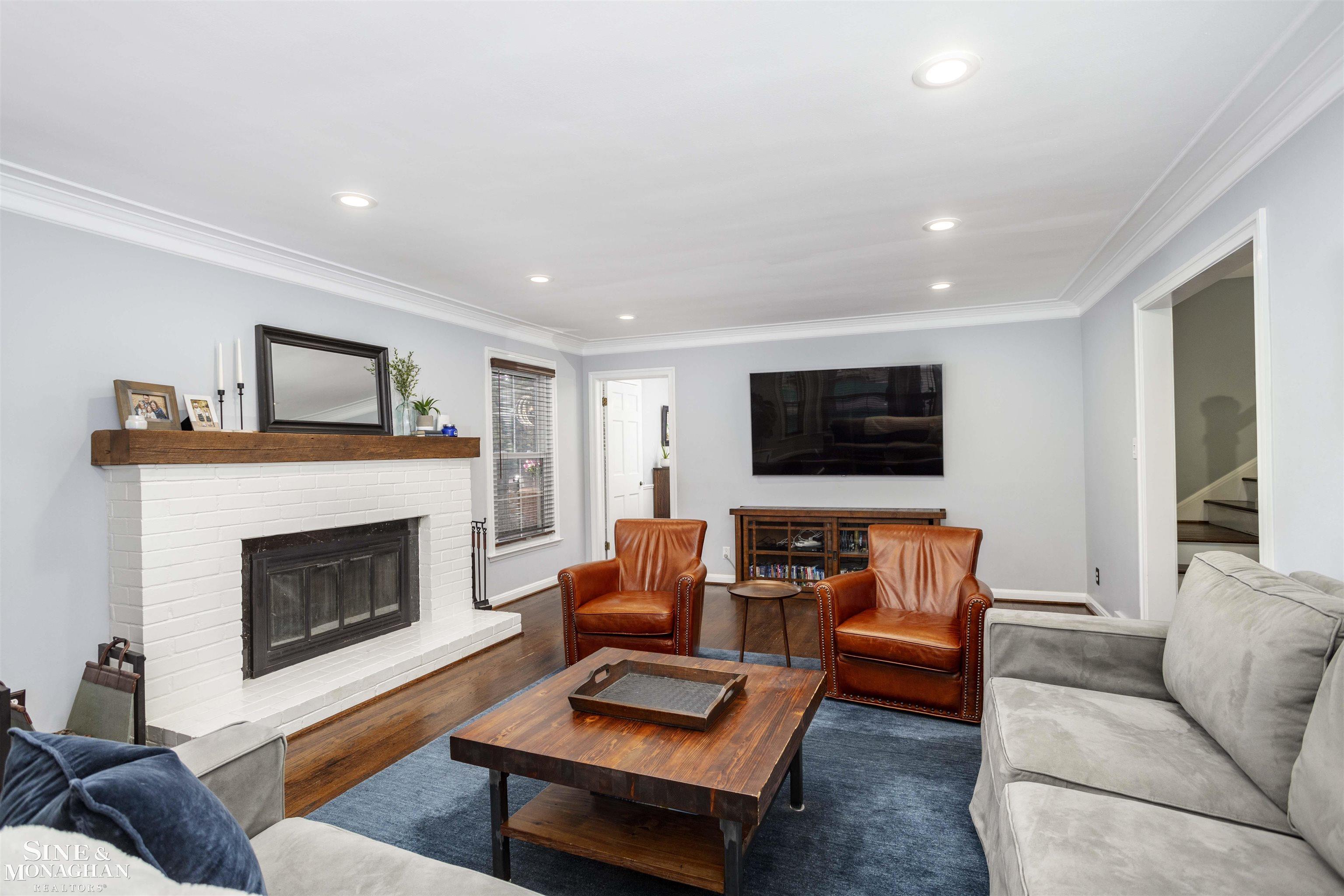 953 Trombley Road Grosse Pointe, MI 48230 - Photo 8 of 52 50120337-7.JPG