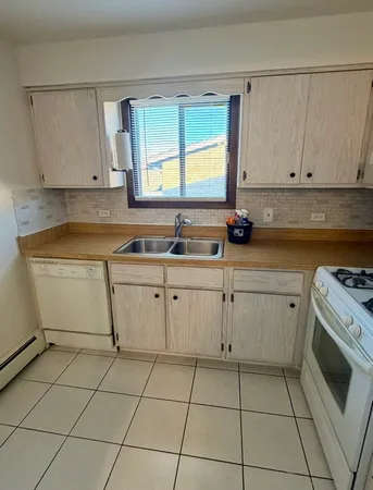 $1,300 | 8549 151st Street, Unit 3E, Orland Park, IL 60462