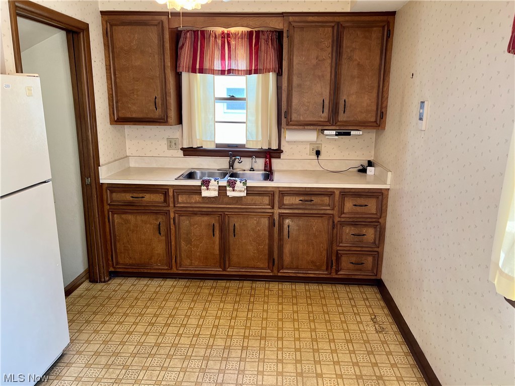 1601 Chelmsford Road Cleveland, OH 44124 - Photo 4 of 26 Gallery Image 4