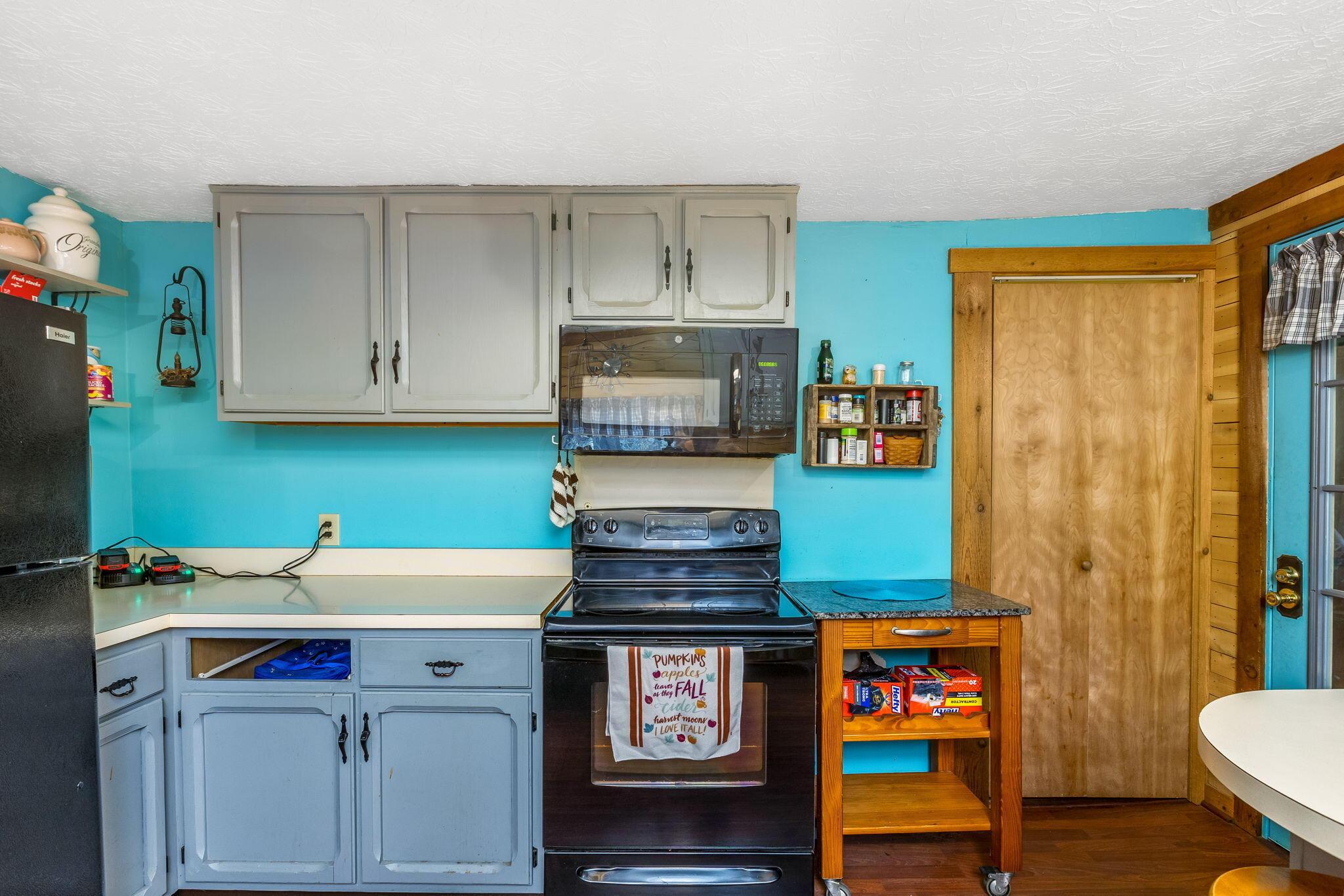 9126 Walnut Dowler Road Logan, OH 43138 - Photo 17 of 46 Kitchen