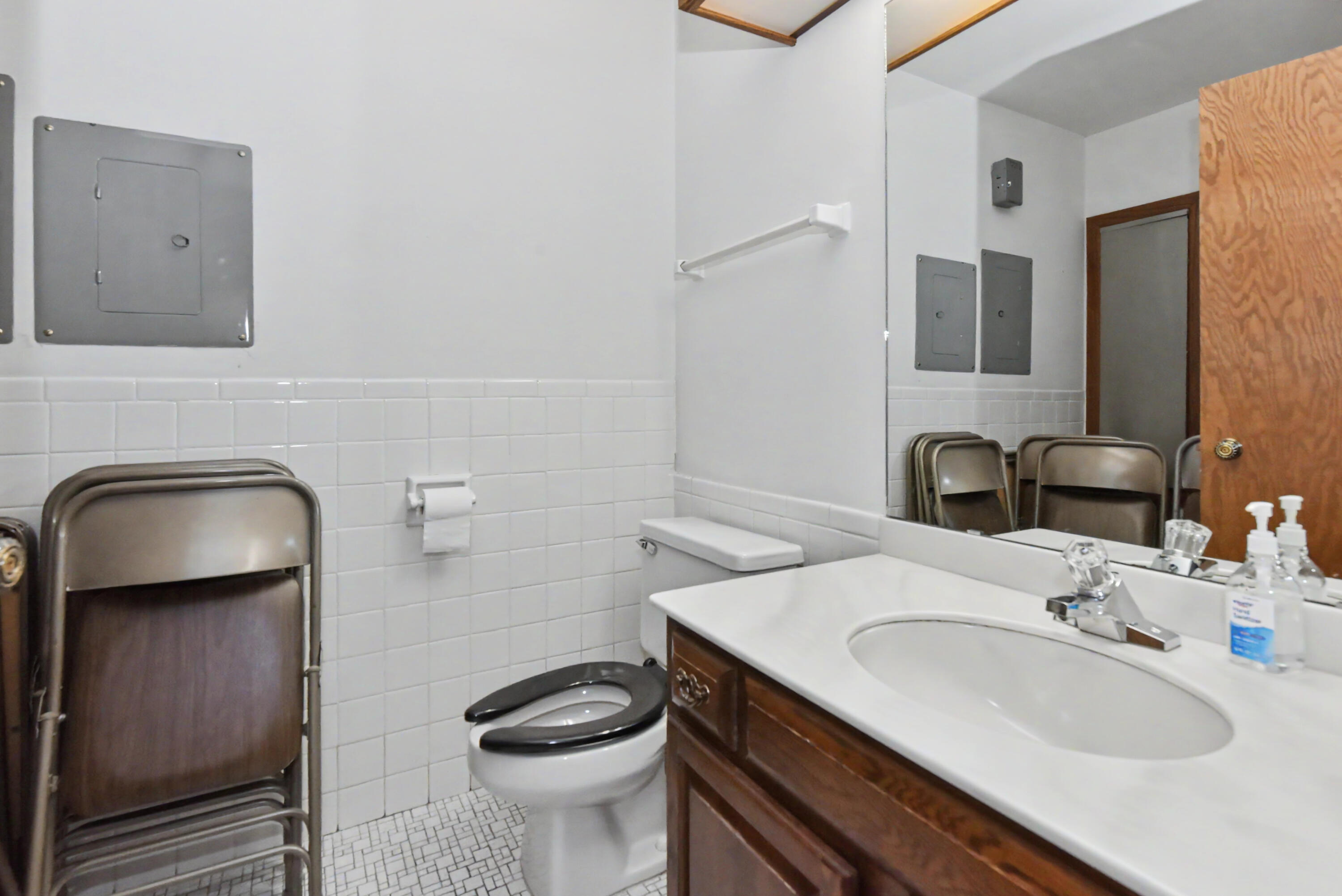 2101 Good Hope Road, Unit 111 Glendale, WI 53209 - Photo 26 of 29 DSC_9058