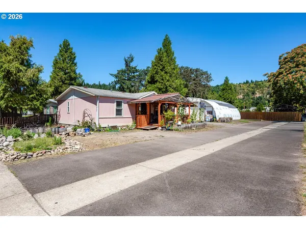 $240,000 | 47507 School Street, Oakridge, OR 97463