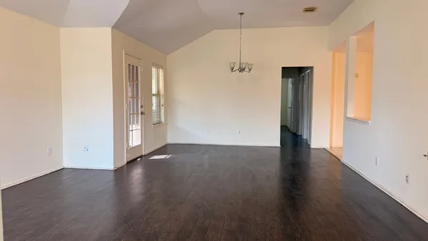 $1,900 | 13111 Leader Trail, Houston, TX 77072