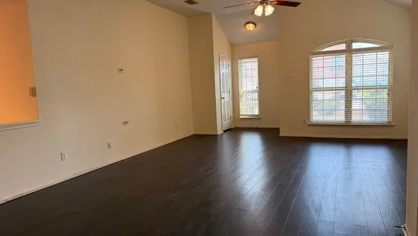 $1,900 | 13111 Leader Trail, Houston, TX 77072