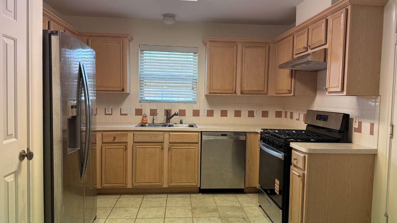 13111 Leader Trail Houston, TX 77072 - Photo 5 of 20