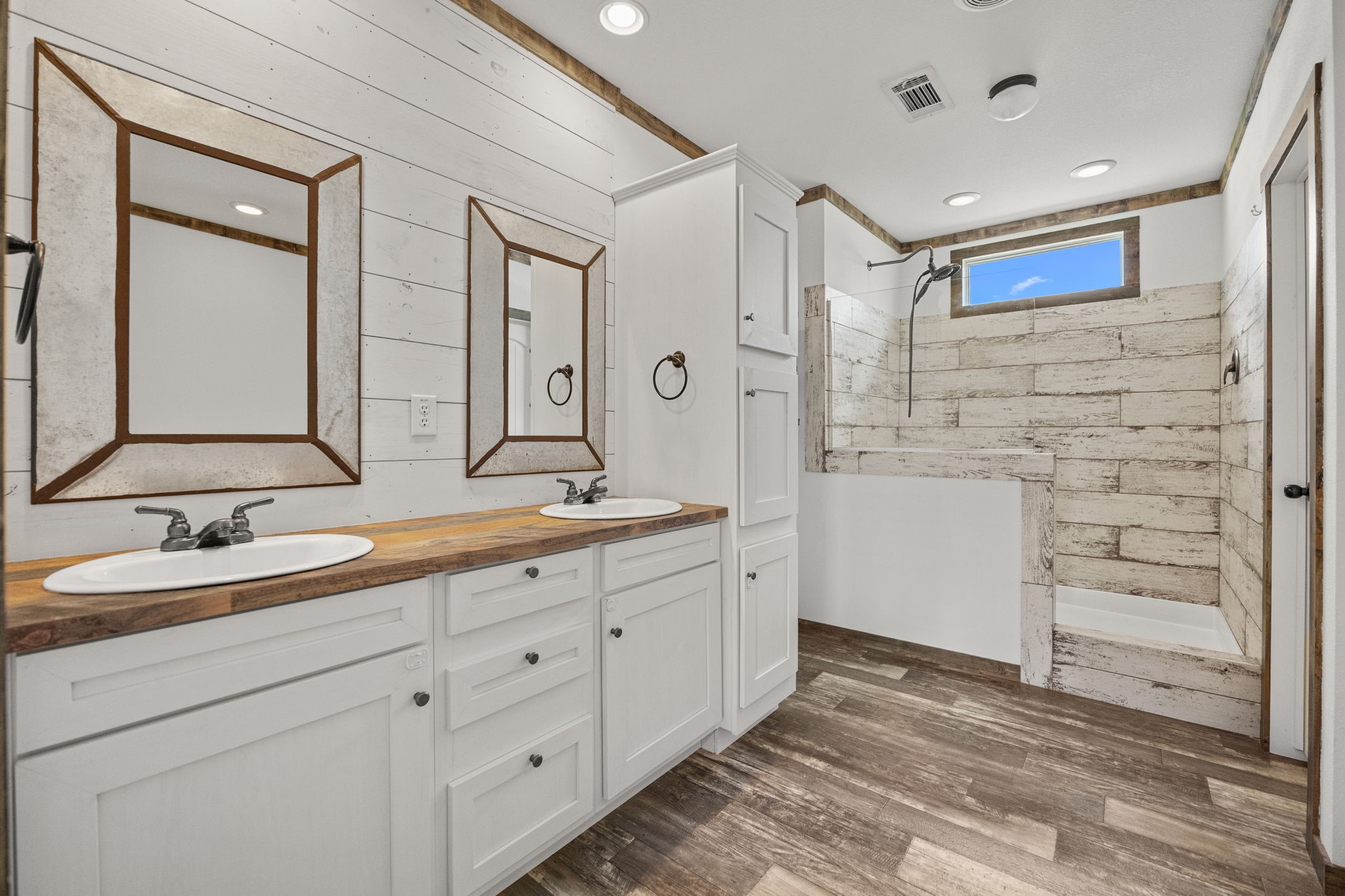 12708 28th Street Santa Fe, TX 77510 - Photo 19 of 29 a bathroom with a double vanity sink and a mirror