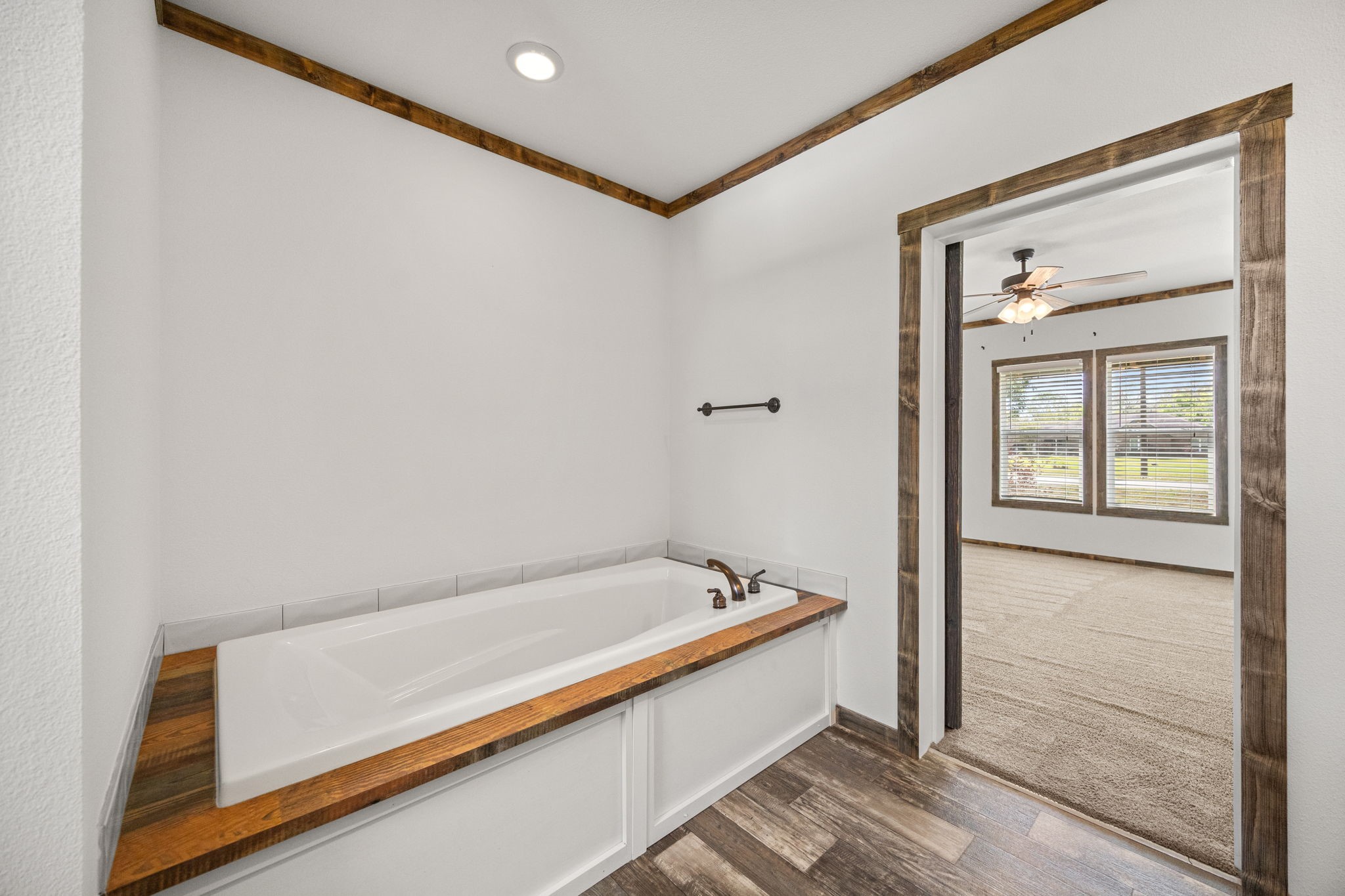 12708 28th Street Santa Fe, TX 77510 - Photo 20 of 29 a bathroom with a bathtub and a shower