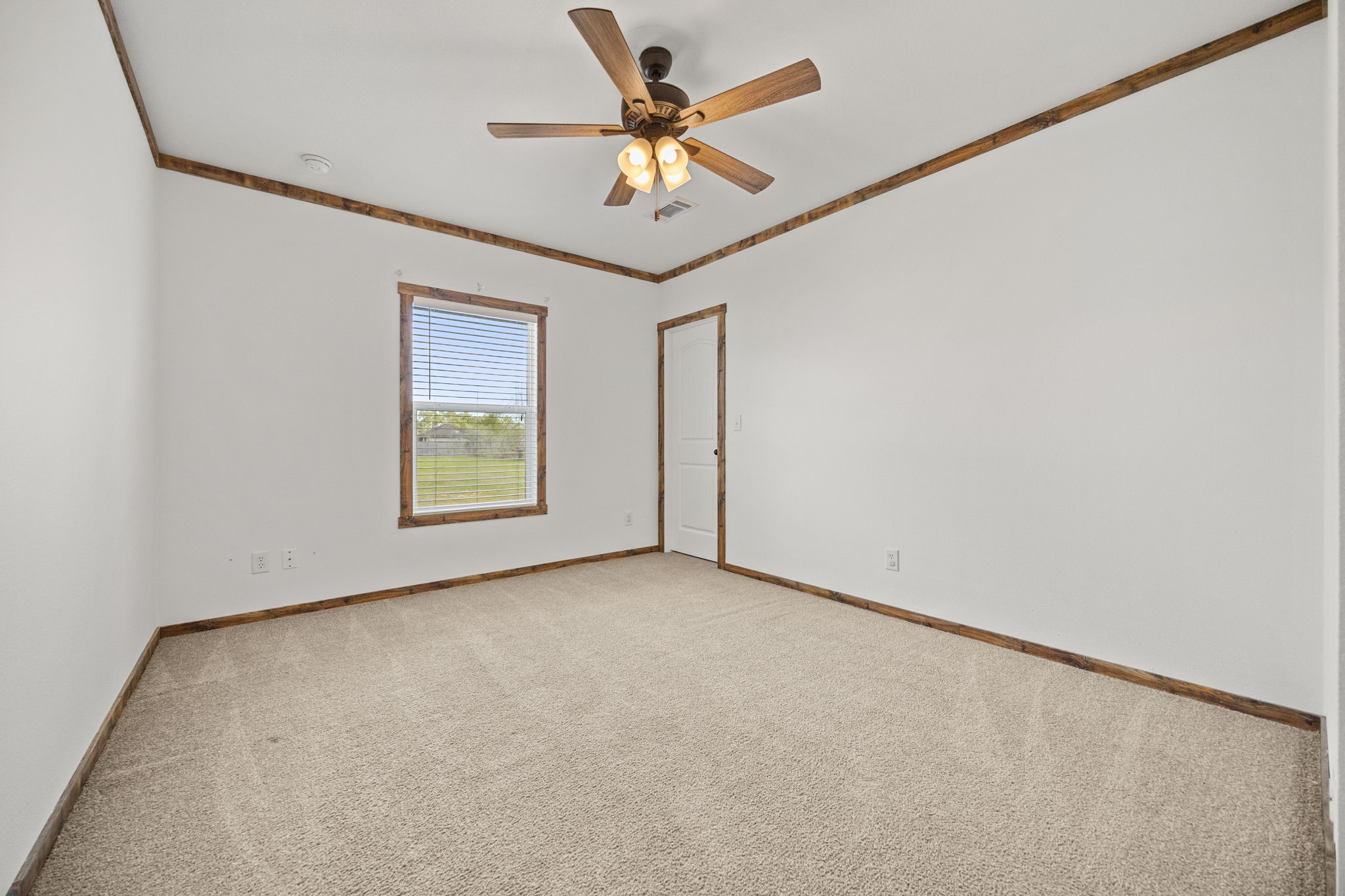 12708 28th Street Santa Fe, TX 77510 - Photo 23 of 29 an empty room with windows and ceiling fan