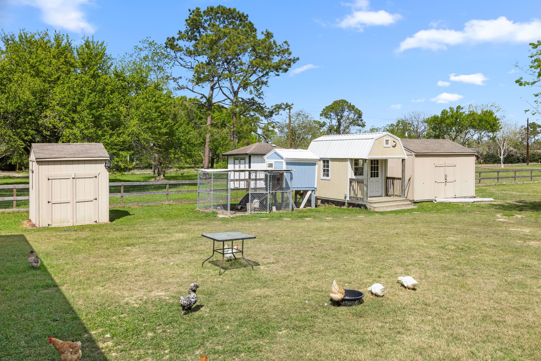 12708 28th Street Santa Fe, TX 77510 - Photo 26 of 29 a backyard of a house with table and chairs